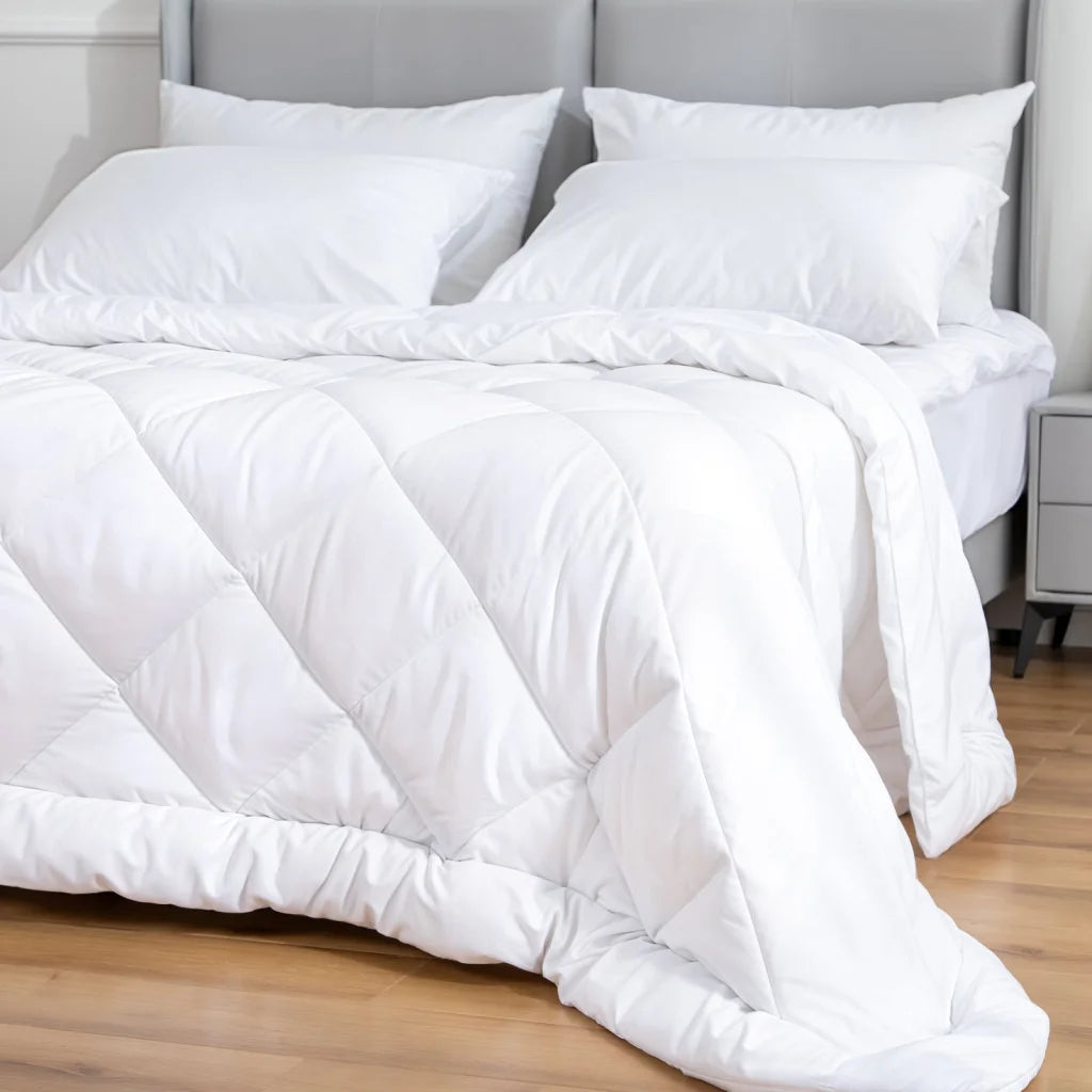 Bamboo quilt doona with soft duvet surface and sewn border