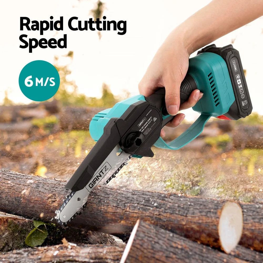 Wood chainsaw with cutting chain and motor housing