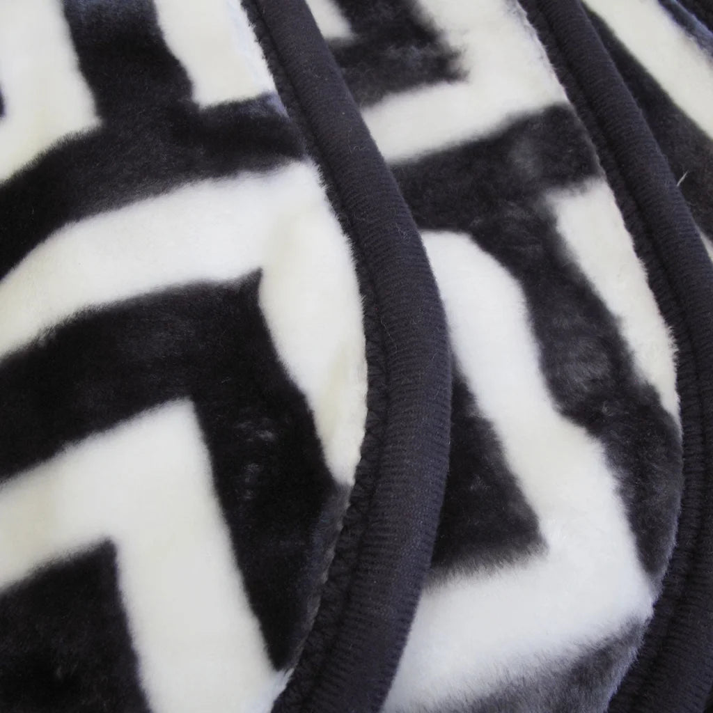 Mink Blanket Bloomington 800GSM Greek Key Charcoal Winter