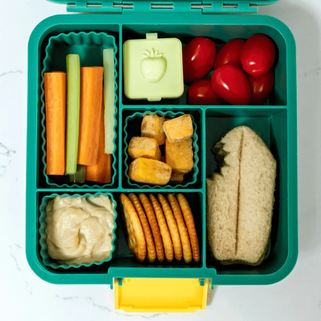 MONTII.CO Lunch Punch Sandwich Cutters | Shark-1973194231405219843