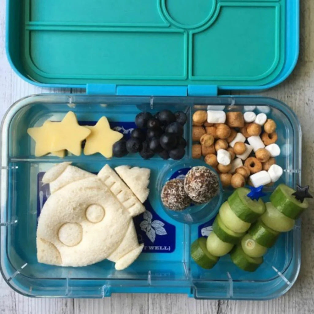 MONTII.CO Lunch Punch Sandwich Cutters | Space-1973194231602352136