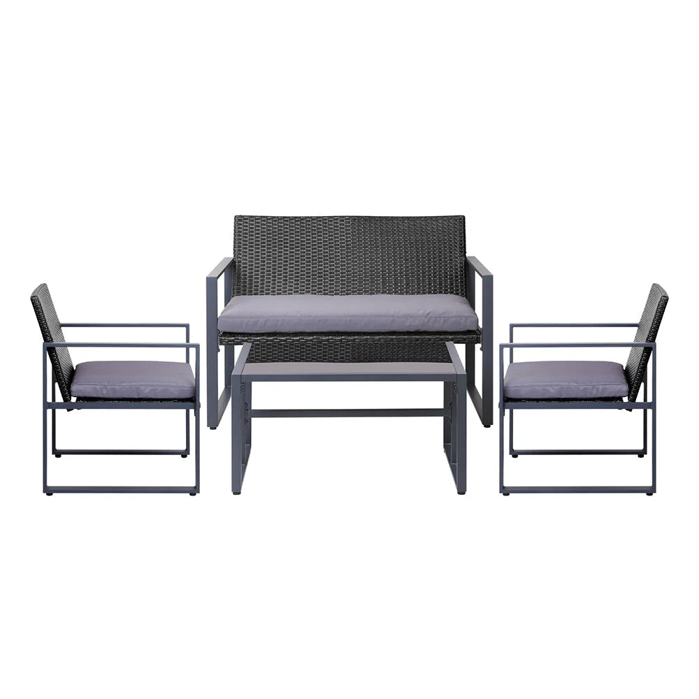 Dining chair set in wicker with practical fittings