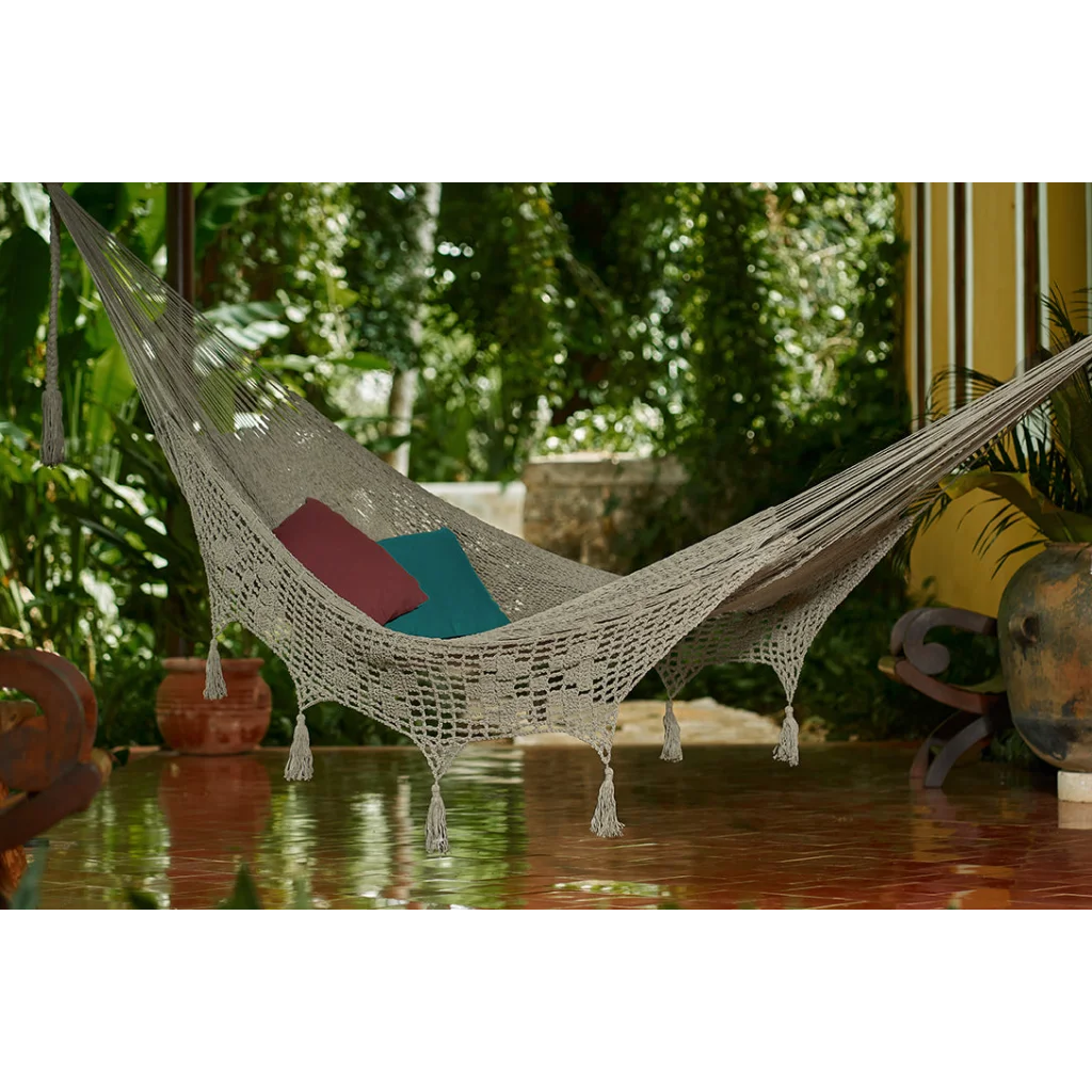 Outdoor undercover cotton Mayan Legacy hammock with hand