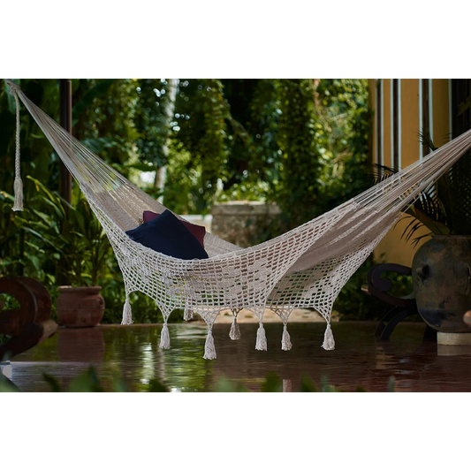 Outdoor undercover cotton Mayan Legacy hammock with hand