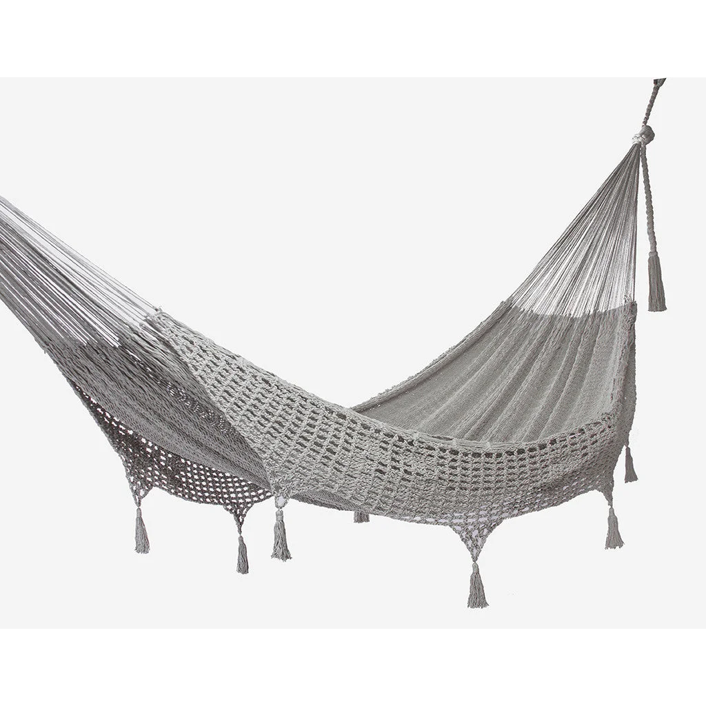 Outdoor undercover cotton Mayan Legacy hammock with hand