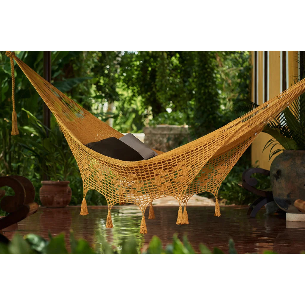 Outdoor undercover cotton Mayan Legacy hammock with hand