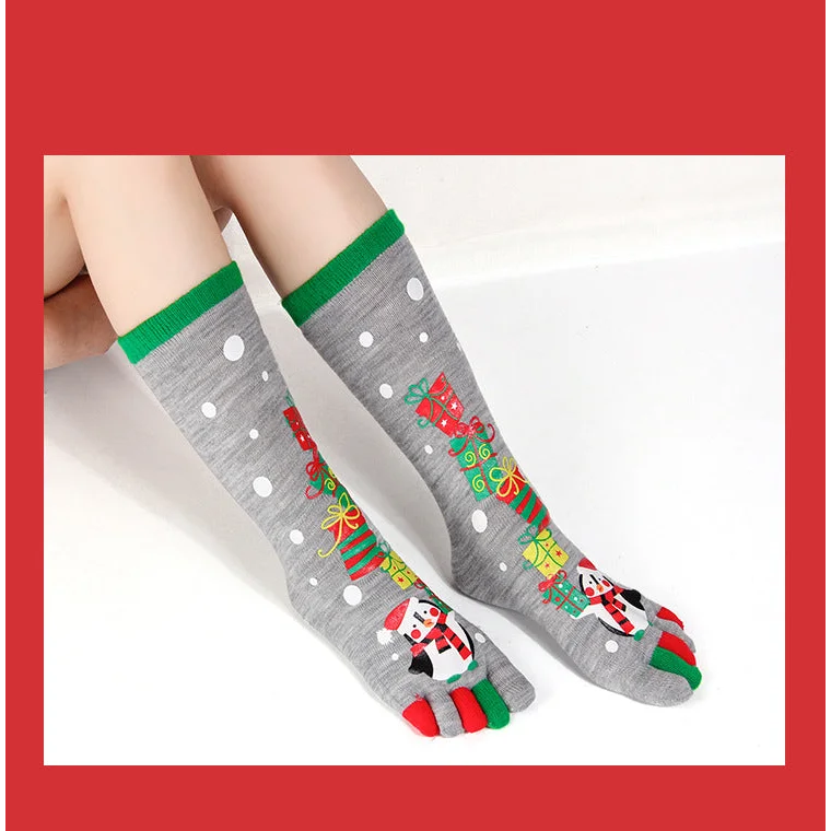 Penguin Christmas tabi socks with gift tower design women’s