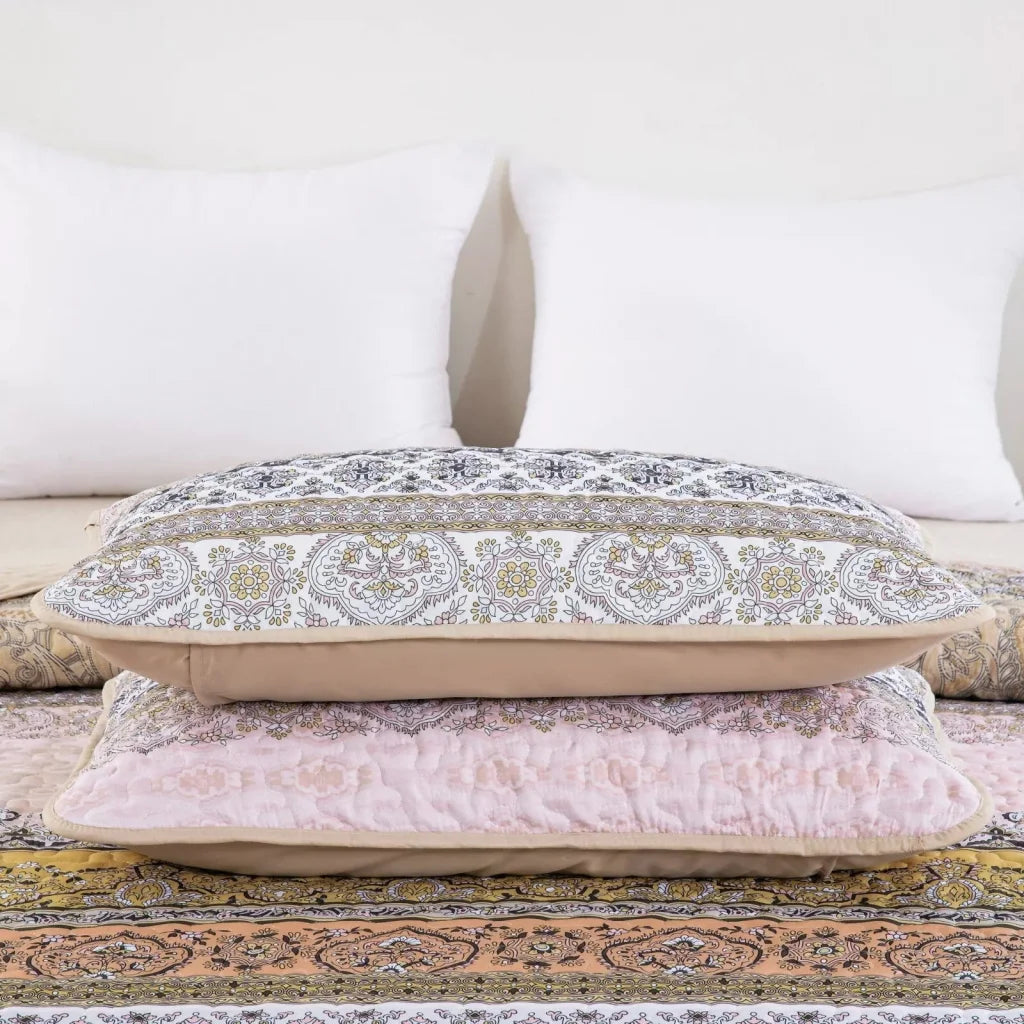 Quilted Bedspread & Pillowcases Set - Crafted Skilled