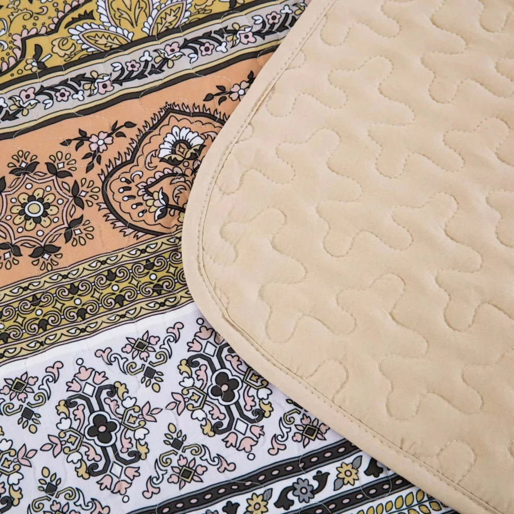 Quilted Bedspread & Pillowcases Set - Crafted Skilled