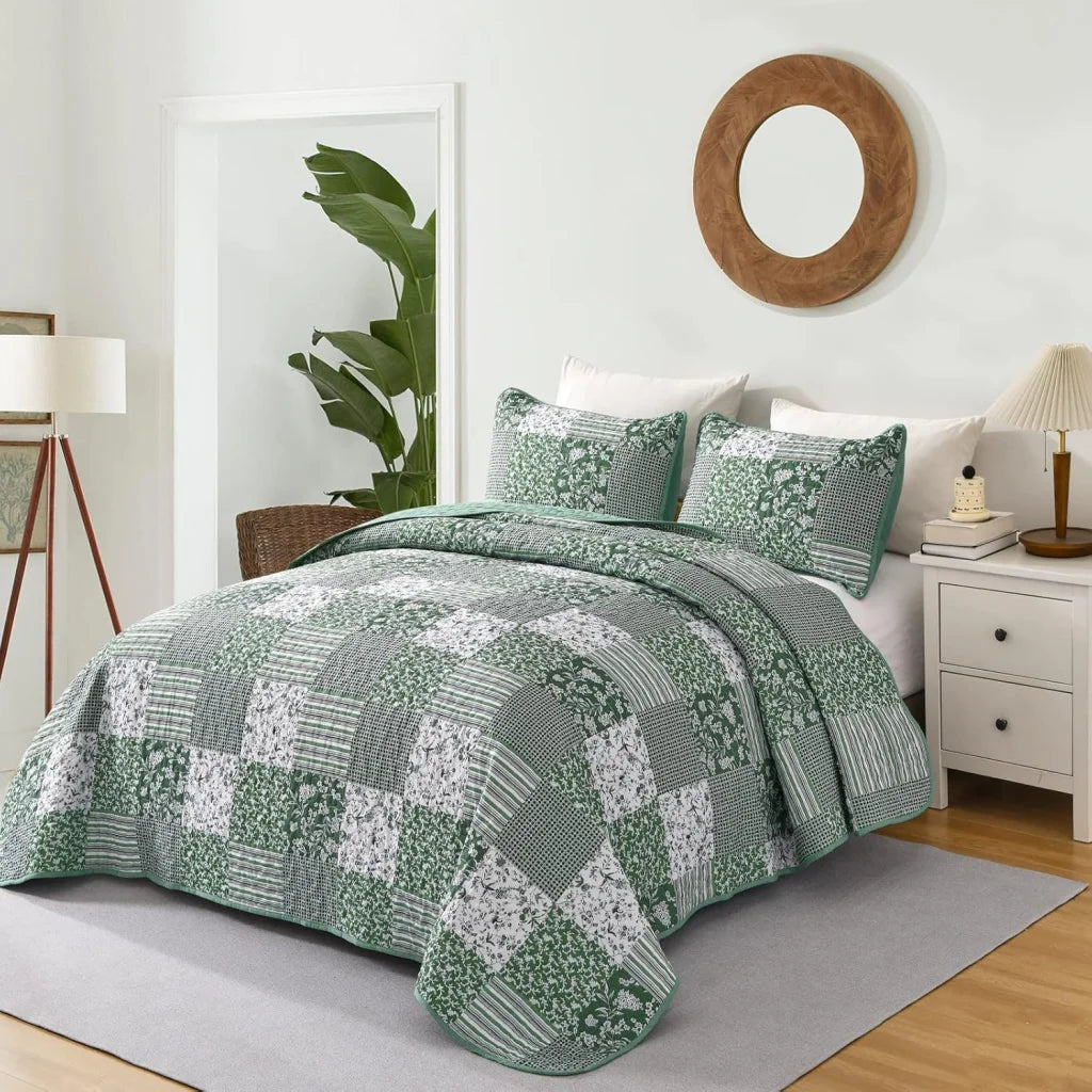 Quilted Bedspread & Pillowcases Set - Delightful Indulge