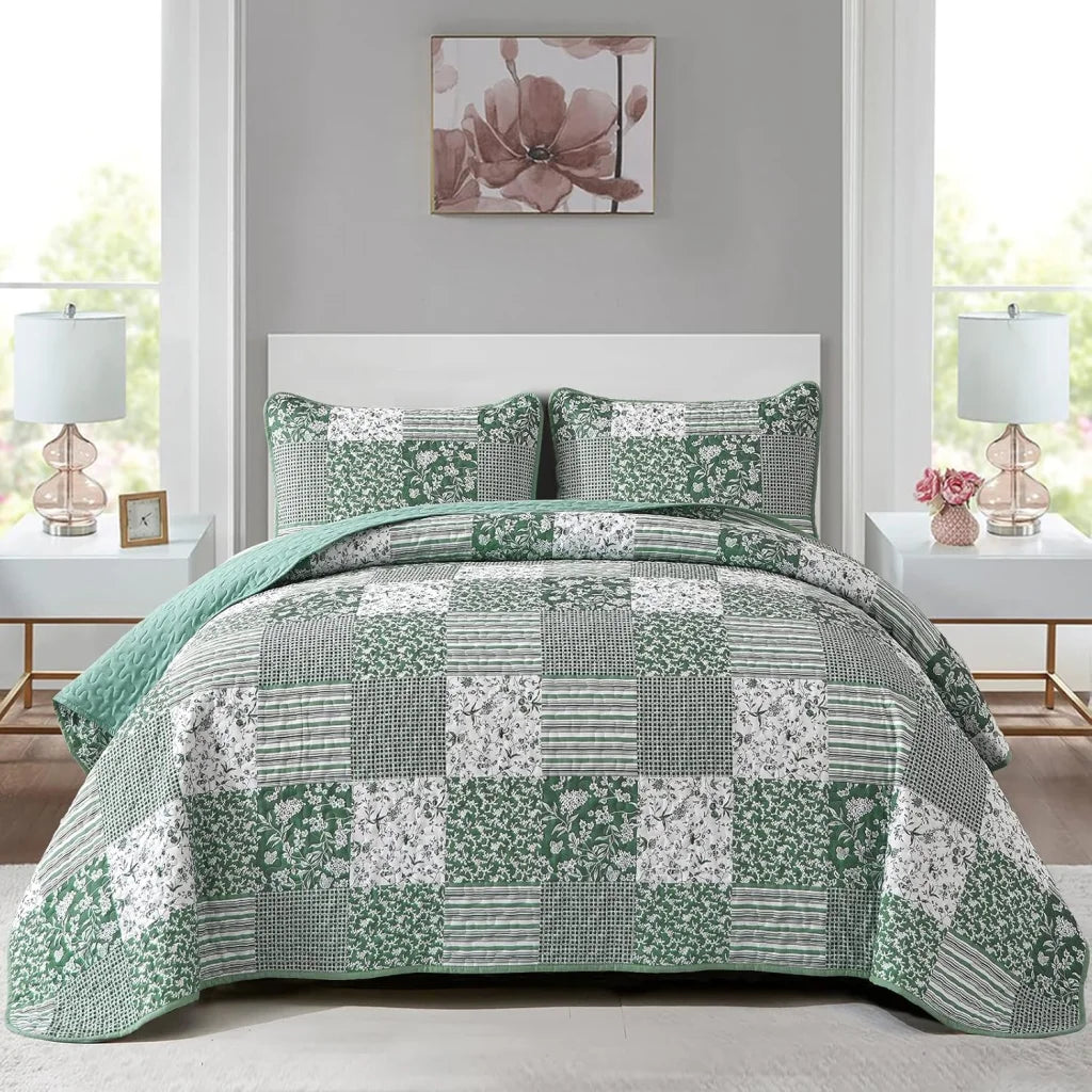 Quilted Bedspread & Pillowcases Set - Delightful Indulge