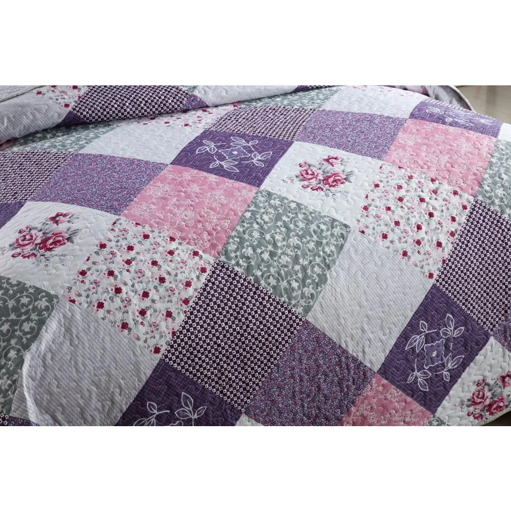 Quilted Bedspread & Pillowcases Set - Quaint Cozy Retreat