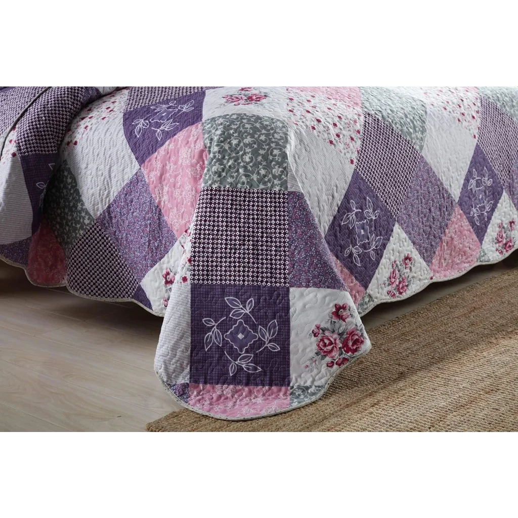 Quilted Bedspread & Pillowcases Set - Quaint Cozy Retreat