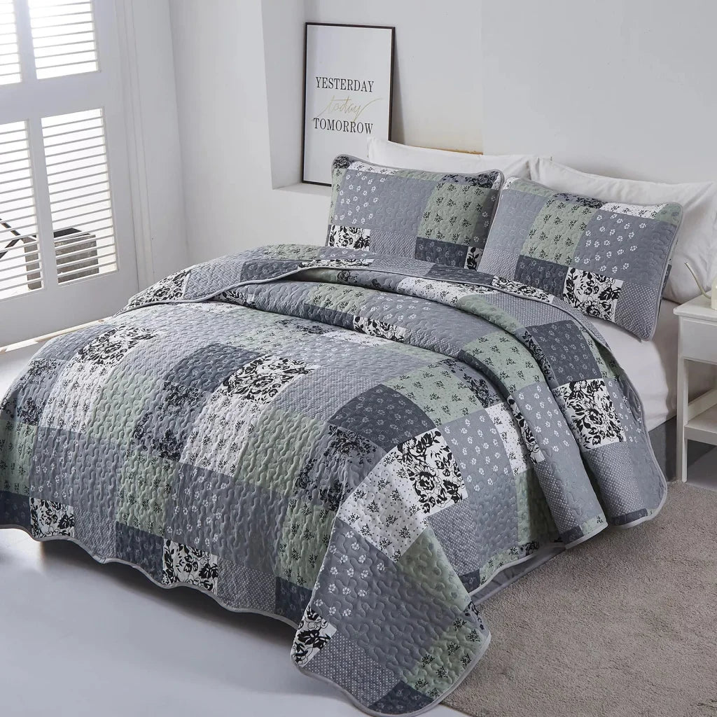 Quilted Bedspread & Pillowcases Set - Vivacious Full