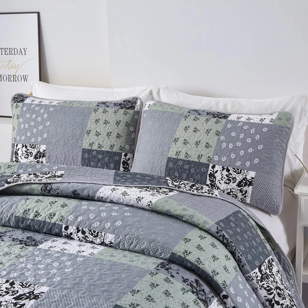 Quilted Bedspread & Pillowcases Set - Vivacious Full