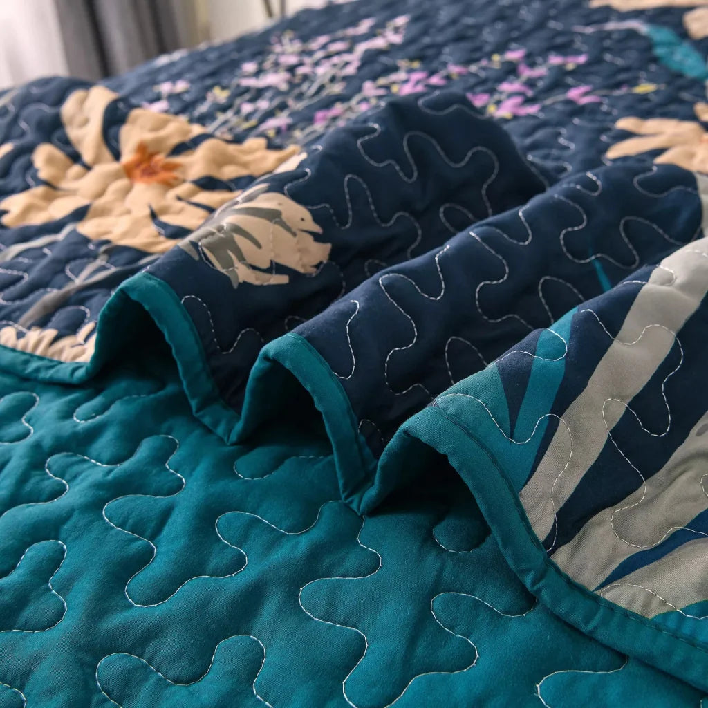 Quilted Coverlet & Pillowcases Set - Abstract Unique &