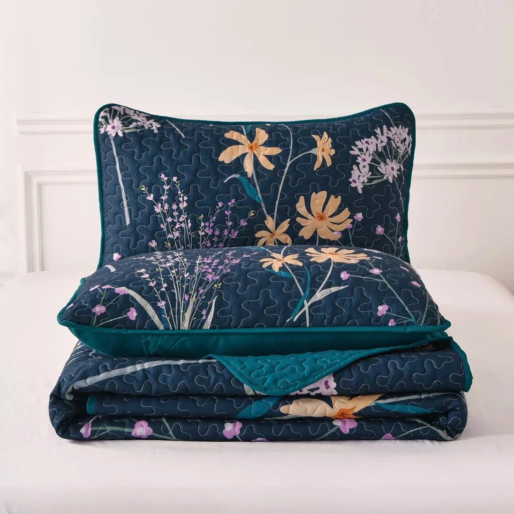 Quilted Coverlet & Pillowcases Set - Abstract Unique &