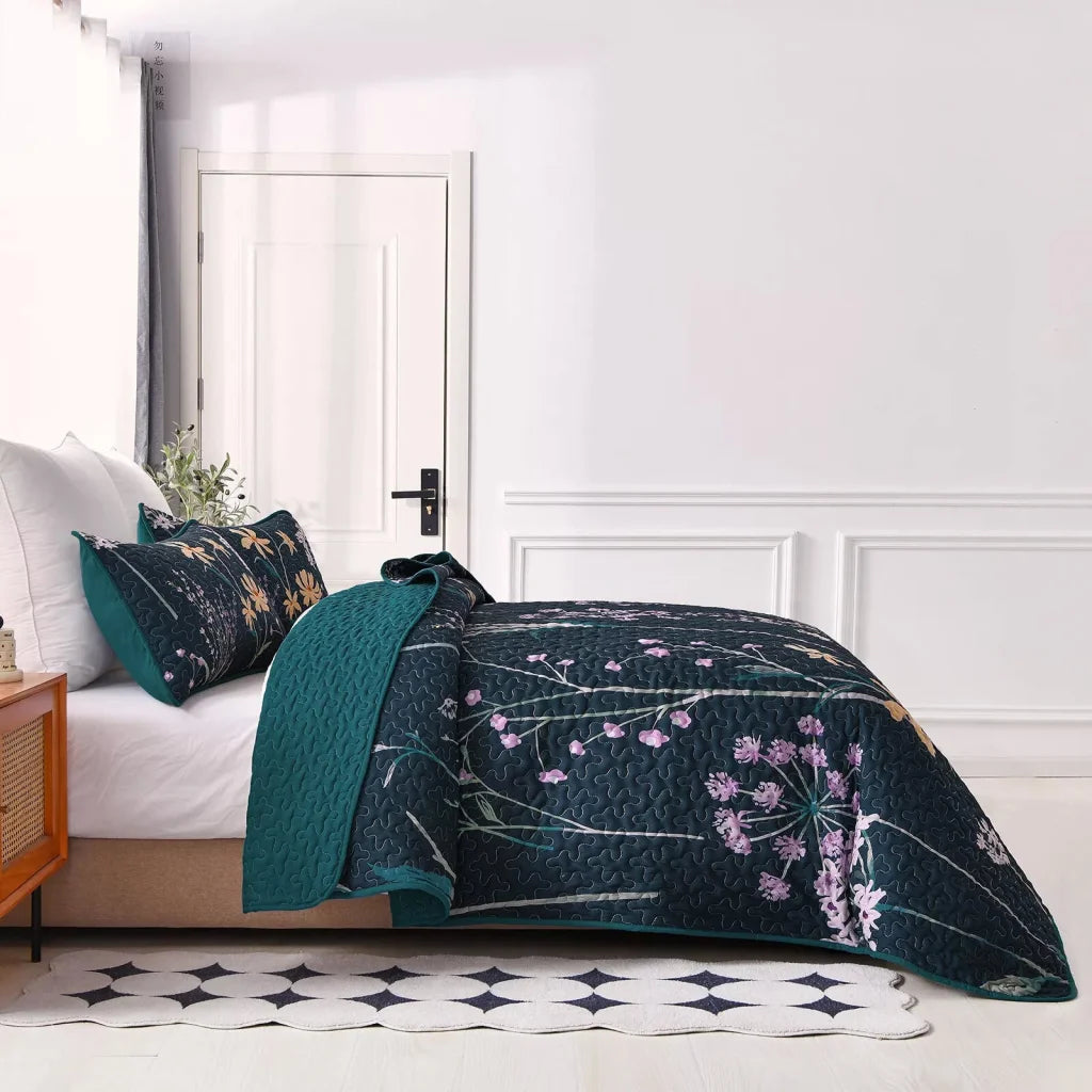 Quilted Coverlet & Pillowcases Set - Abstract Unique &