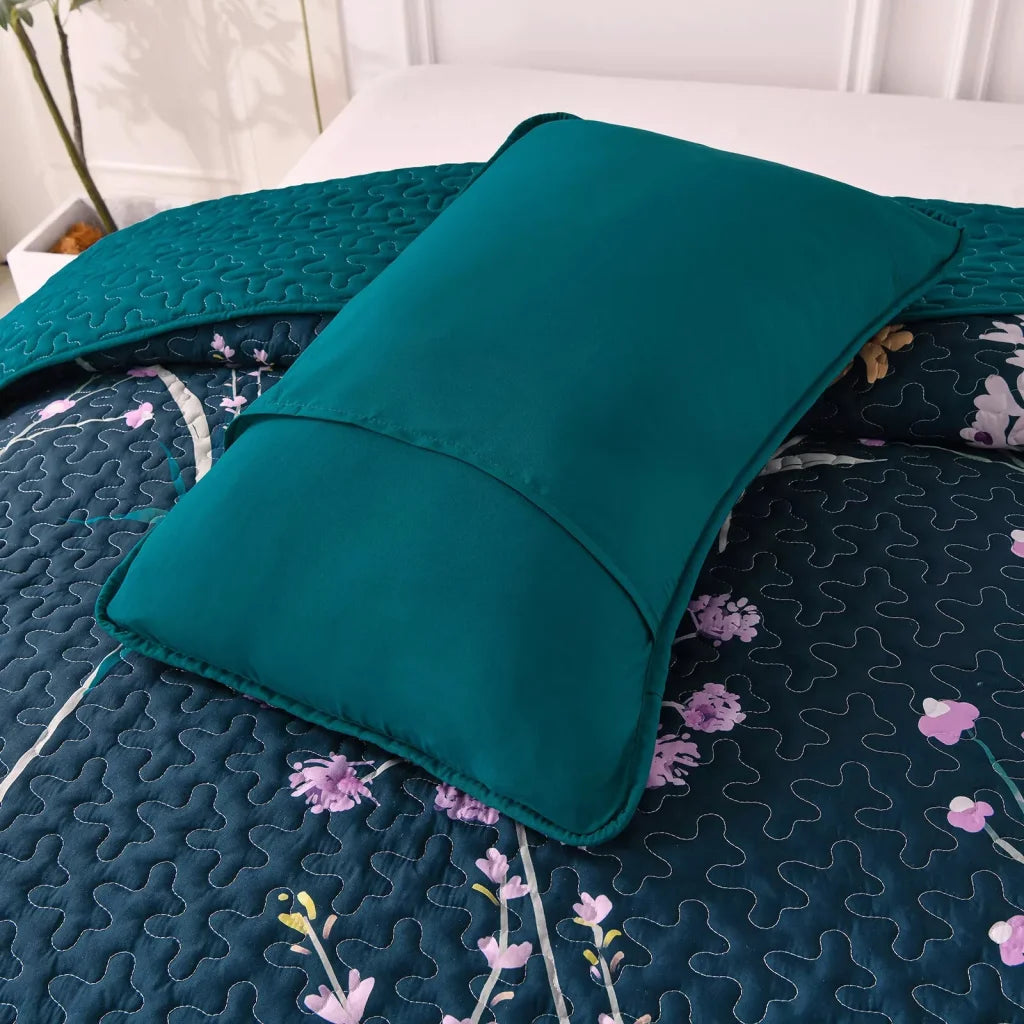Quilted Coverlet & Pillowcases Set - Abstract Unique &