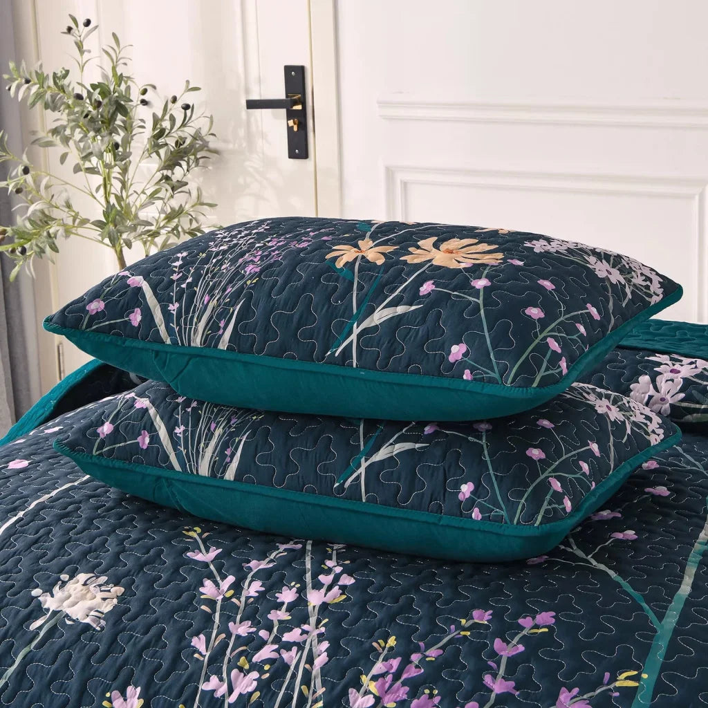 Quilted Coverlet & Pillowcases Set - Abstract Unique &