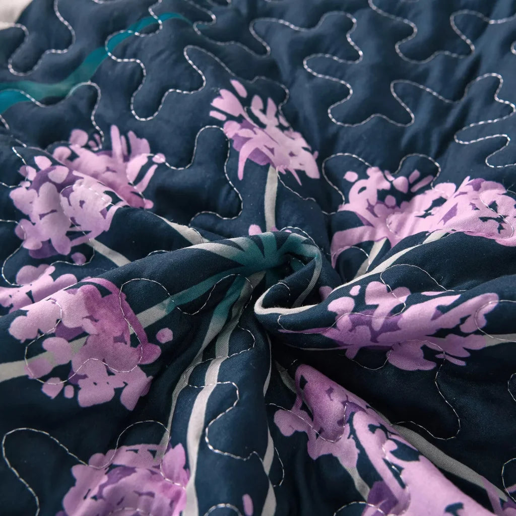 Quilted Coverlet & Pillowcases Set - Abstract Unique &