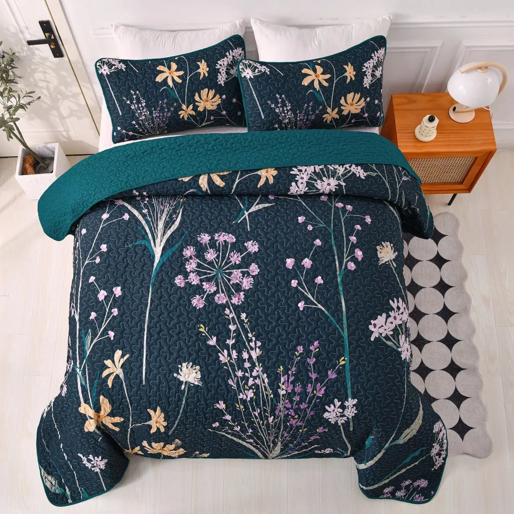 Quilted Coverlet & Pillowcases Set - Abstract Unique &