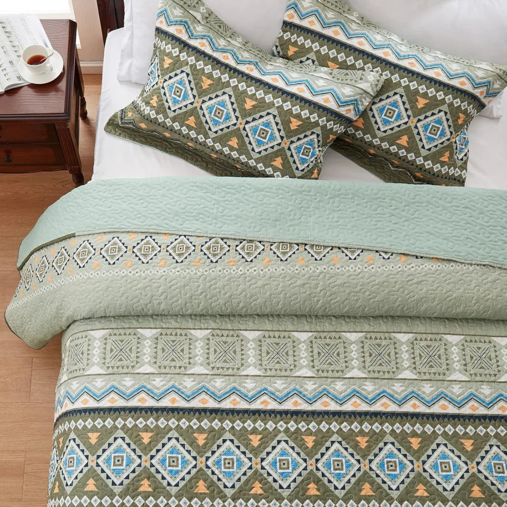 Quilted Coverlet & Pillowcases Set - Quicksilver Sleek &