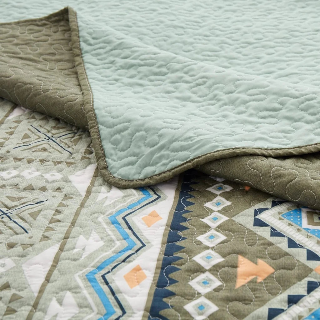 Quilted Coverlet & Pillowcases Set - Quicksilver Sleek &