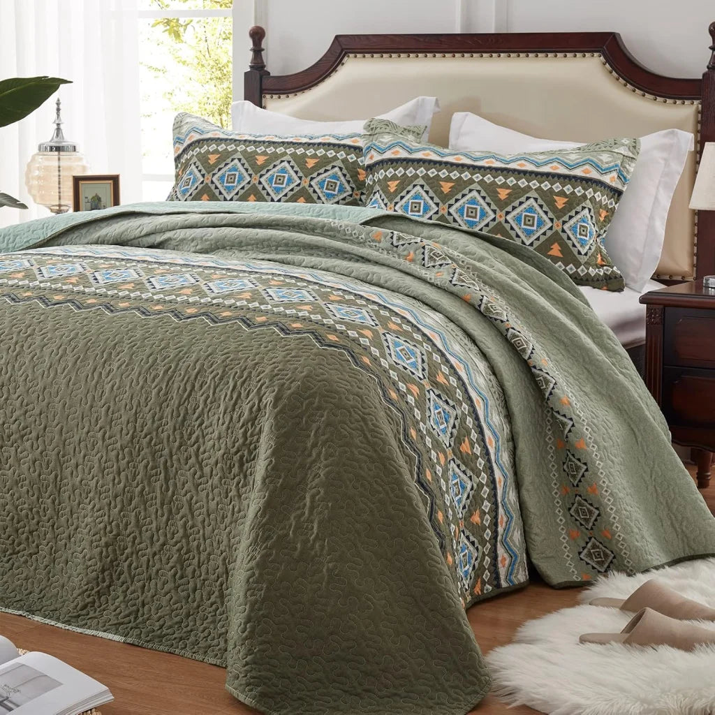 Quilted Coverlet & Pillowcases Set - Quicksilver Sleek &