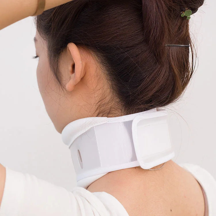 Size M White Adjustable Cervical Collar Neck Brace