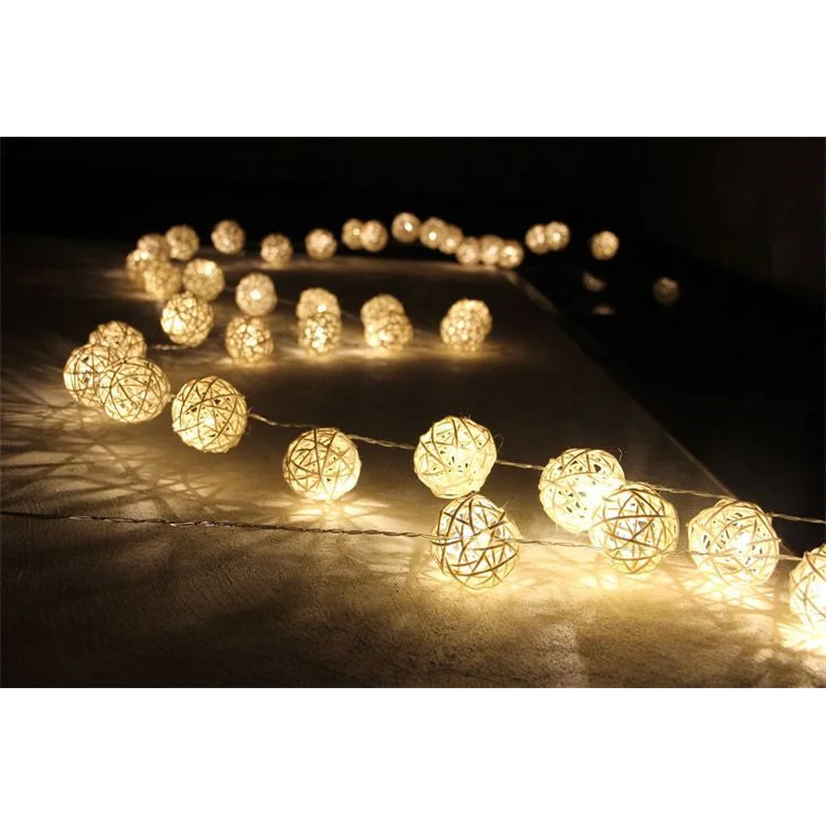 String Lights 20 LED Cream White 5cm Rattan Cane Ball