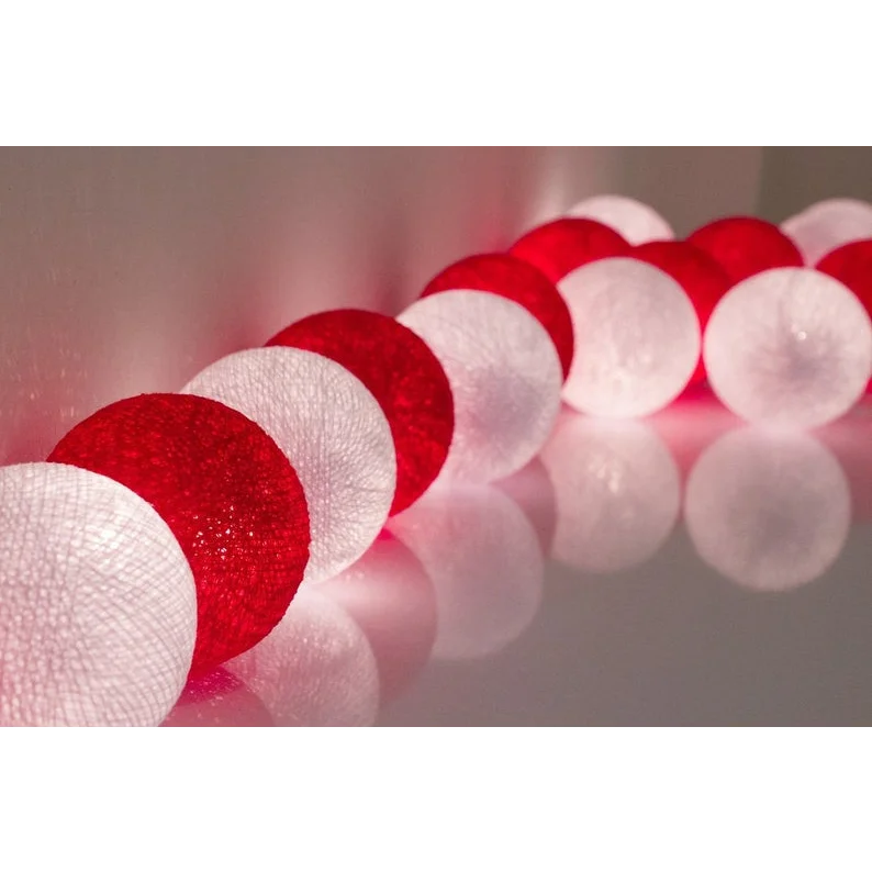 String Lights 20 LED Red White 5cm Cotton Ball Battery
