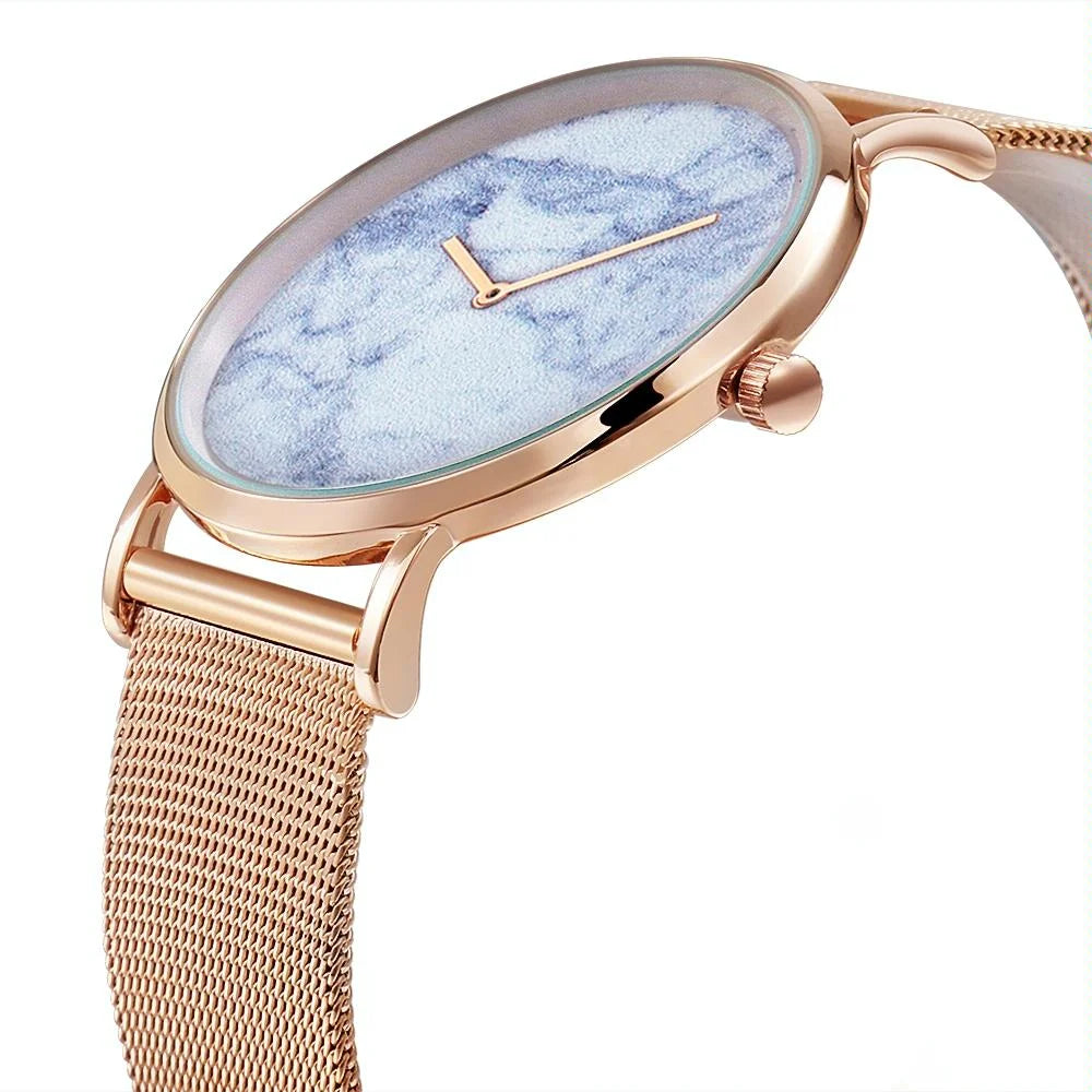 Stylish Men Quartz Watch with Gold Alloy Case and Stainless