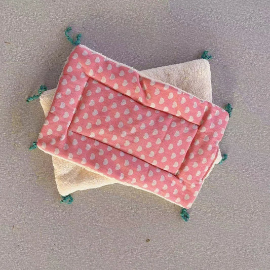 Tie-On Cat Cage Platform Pad - Pink heart pattern (30x75cm)