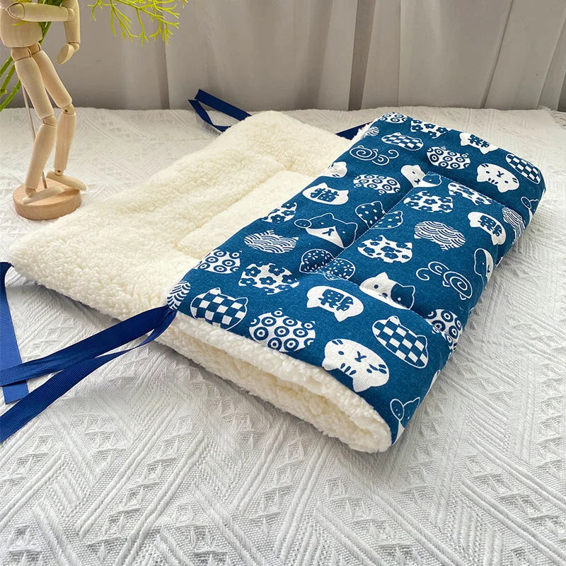 Tie-On Cat Cage Platform Pad - white cat pattern on Blue