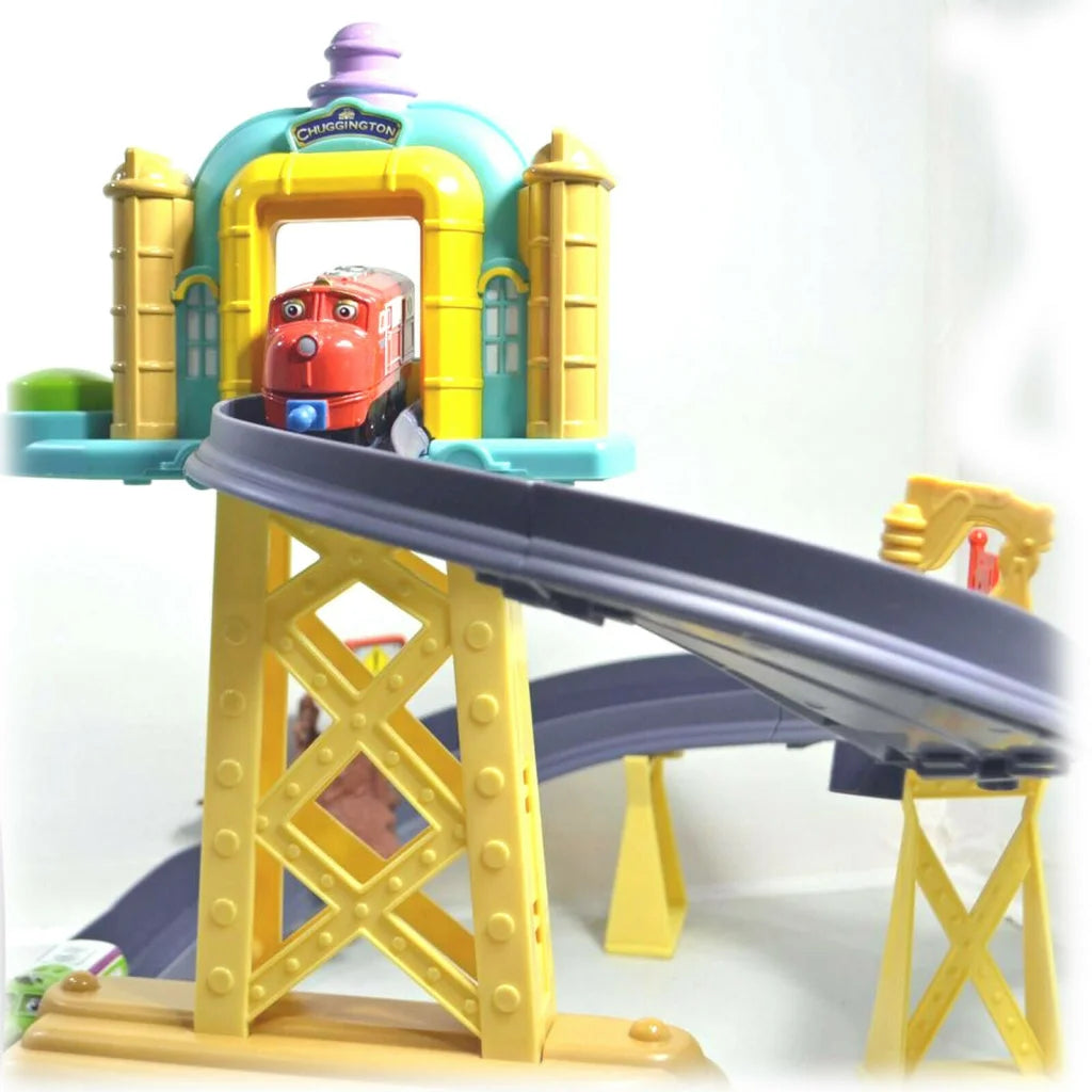 Train Motorized Training Yard Loop Set with Diecast Wilson