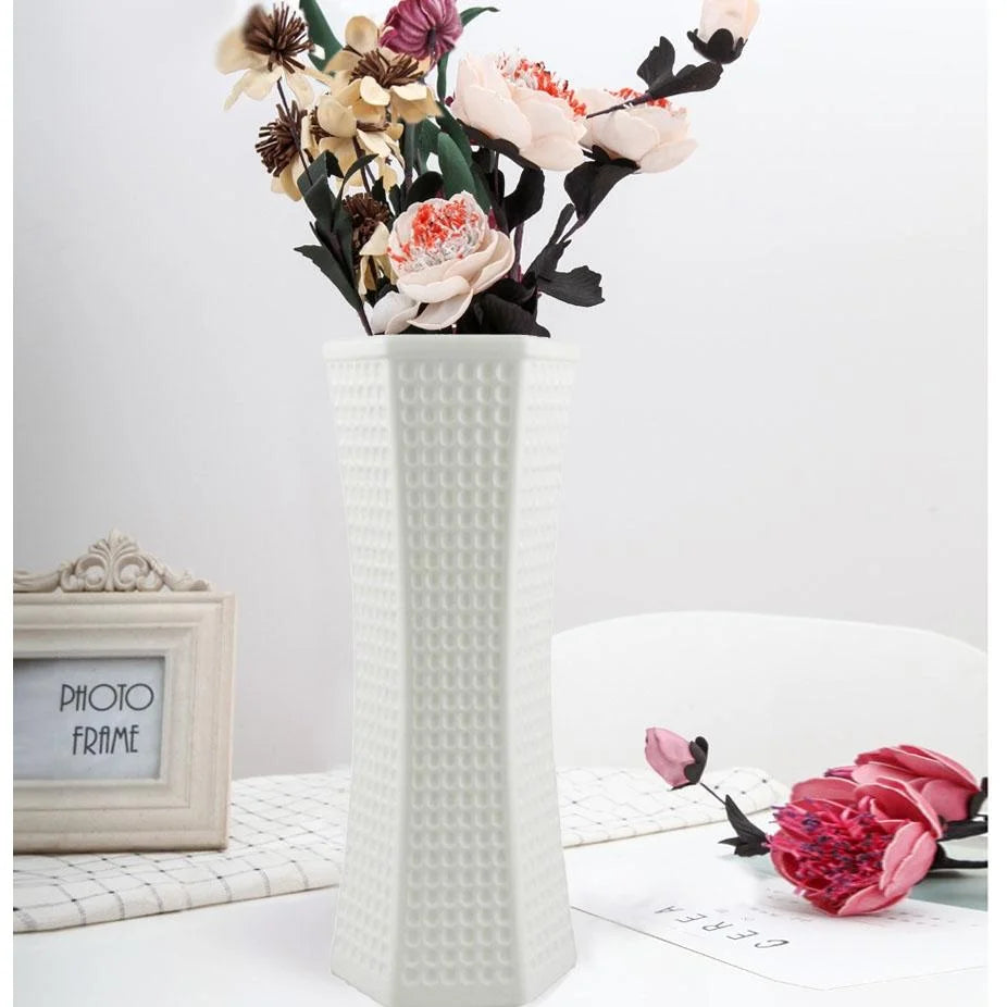 Versatile Plastic Vase for Creative Wet and Dry Flower