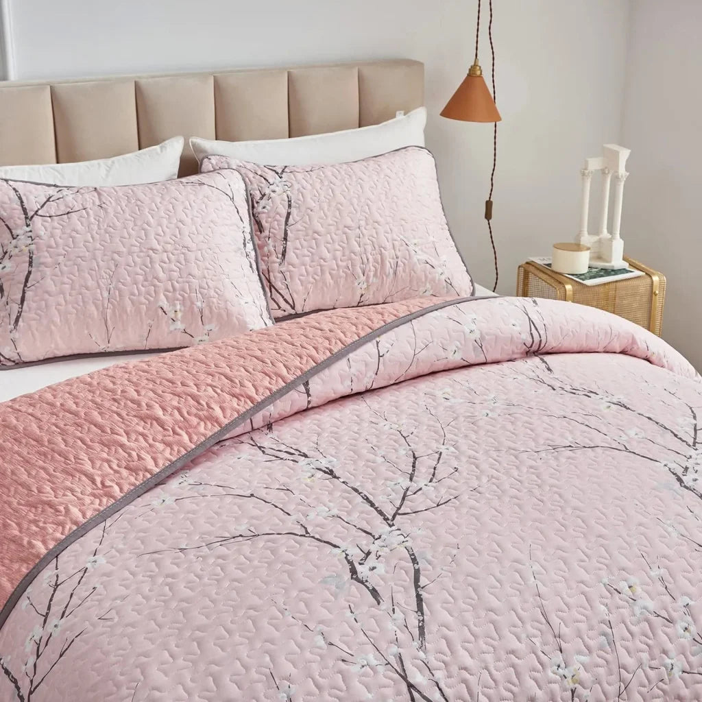Versatile Quilted Coverlet & Pillowcases Set - Adapts