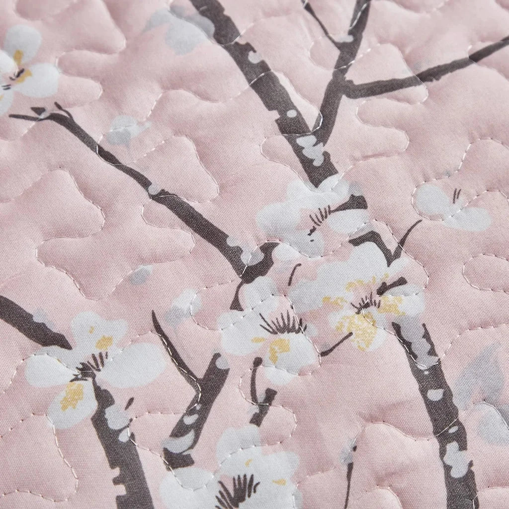 Versatile Quilted Coverlet & Pillowcases Set - Adapts