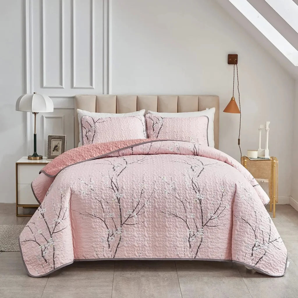 Versatile Quilted Coverlet & Pillowcases Set - Adapts