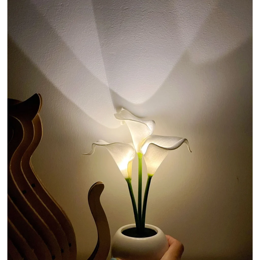 White Elegant Calla Lily LED Table Lamp - Lifelike Potted