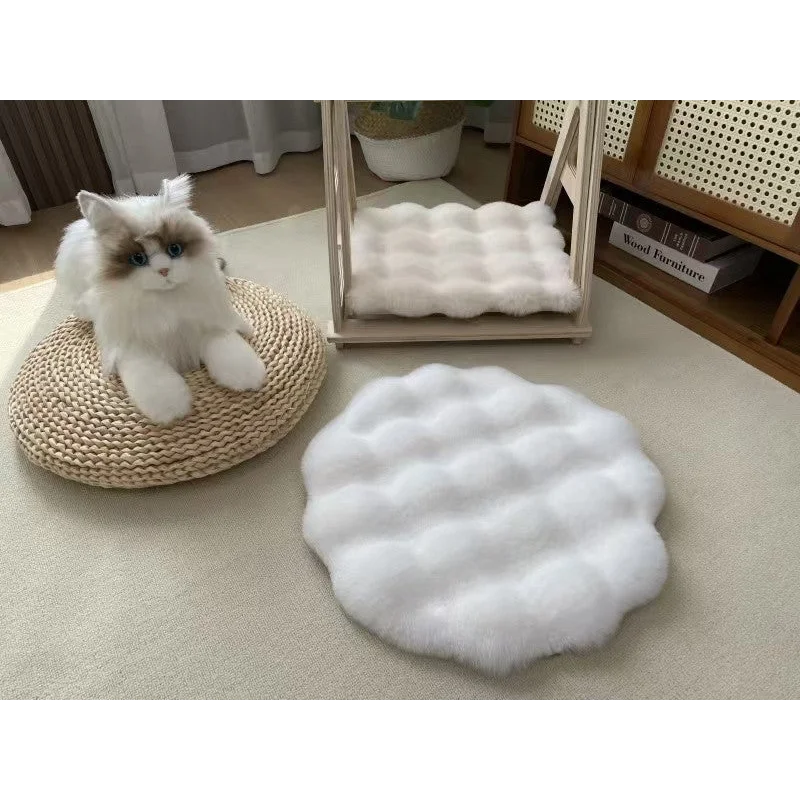 White Plush Round Cat Mat - Soft Faux Fur Sleeping Pad