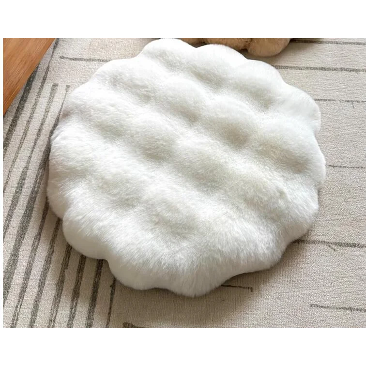 White Plush Round Cat Mat - Soft Faux Fur Sleeping Pad